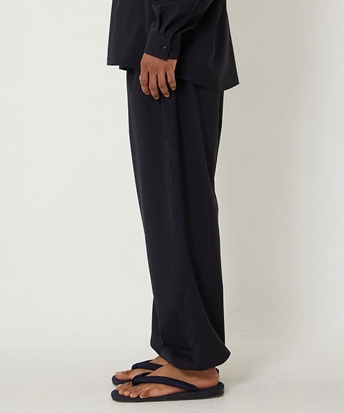 BLUE BLUE JAPAN（ブルーブルージャパン）の「ドライポプリン メブキシシュウ ドローパンツ（その他パンツ・メンズ・ダークネイビー・S/M/L/XL）」の3枚目の写真