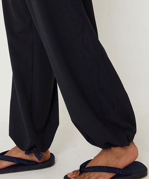 BLUE BLUE JAPAN（ブルーブルージャパン）の「ドライポプリン メブキシシュウ ドローパンツ（その他パンツ・メンズ・ダークネイビー・S/M/L/XL）」の7枚目の写真