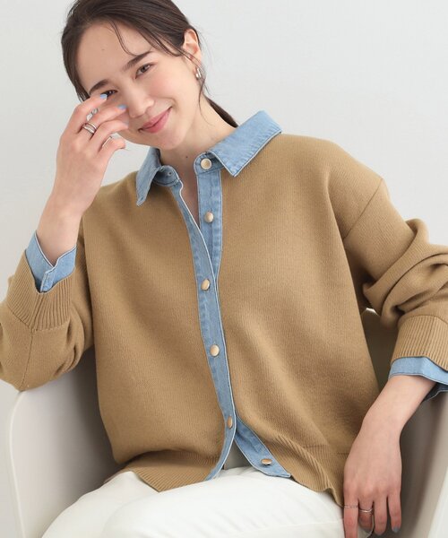 SHOO・LA・RUE(シューラルー)の「デニム切替でこなれ顔 金ボタン ニットカーディガン(カーディガン/ボレロ・レディース・ライトグレー/ベージュ・03/02)」の2枚目の写真