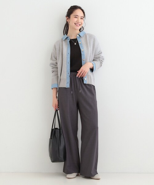 SHOO・LA・RUE(シューラルー)の「デニム切替でこなれ顔 金ボタン ニットカーディガン(カーディガン/ボレロ・レディース・ライトグレー/ベージュ・03/02)」の5枚目の写真