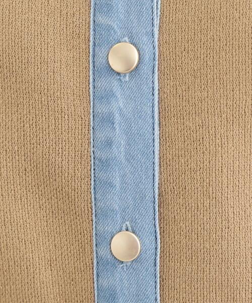 SHOO・LA・RUE(シューラルー)の「デニム切替でこなれ顔 金ボタン ニットカーディガン(カーディガン/ボレロ・レディース・ライトグレー/ベージュ・03/02)」の10枚目の写真