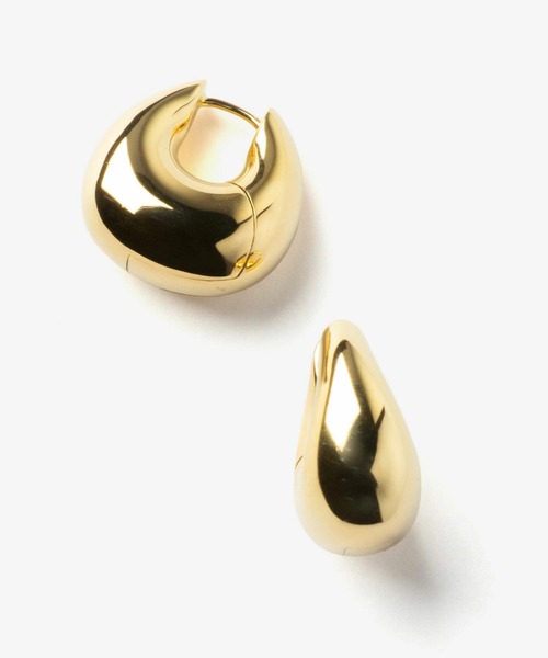 TOM WOOD（トムウッド）の「TOM WOOD Bao Hoops Medium Gold トムウッド バオ フープ ミディアム  ピアス（ピアス（両耳用）・レディース・ゴールド・FREE）」の2枚目の写真