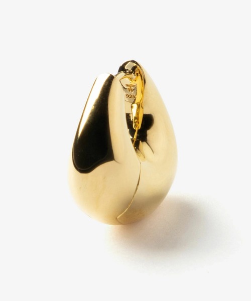 TOM WOOD（トムウッド）の「TOM WOOD Bao Hoops Medium Gold トムウッド バオ フープ ミディアム  ピアス（ピアス（両耳用）・レディース・ゴールド・FREE）」の5枚目の写真