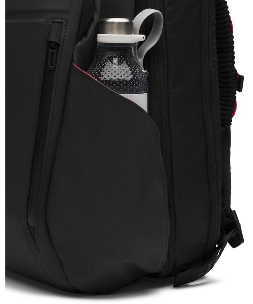 UNDER ARMOUR(アンダーアーマー)の「UAノーウェイ バックパック(トレーニング/メンズ/レディース)(バックパック/リュック・レディース・ブラック・ONESIZE)」の9枚目の写真