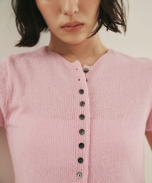EMMEL REFINES（エメルリファインズ）の「＜EMMEL REFINES＞EM ソフトニット ボタン ショートスリーブ（ニット/セーター・レディース・ピンク/レッド/ナチュラル・FREE）」の4枚目の写真