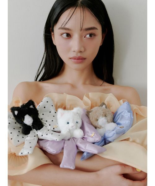 SNIDEL（スナイデル）の「リボンシュシュキャットチャーム（キーケース/キーアクセサリー・レディース・グレイッシュベージュ/ブラック/アイボリー・F）」の4枚目の写真