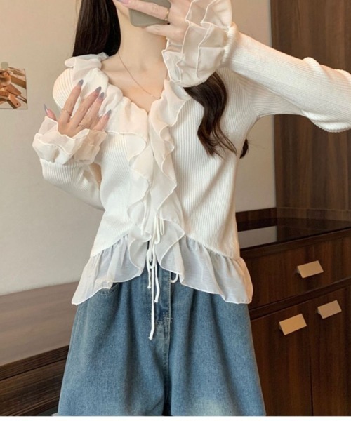 Ritzy(リッツィー)の「チュールフリルリブニットトップス(Tシャツ/カットソー・レディース・ホワイト/ベージュ/ブラック・FREE)」の1枚目の写真