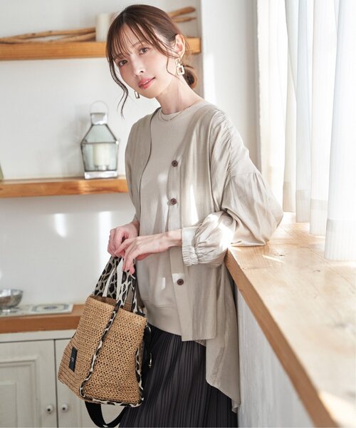 ikka(イッカ)の「V襟シャーディガン(シャツ/ブラウス・レディース・グレイッシュベージュ/ブラック・L/M)」の11枚目の写真