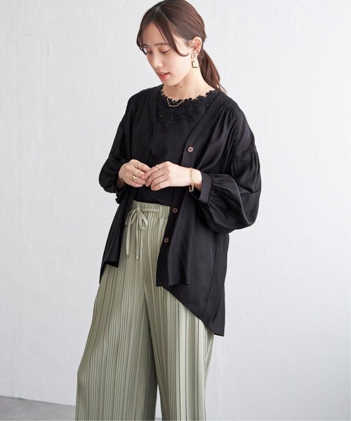 ikka(イッカ)の「V襟シャーディガン(シャツ/ブラウス・レディース・グレイッシュベージュ/ブラック・L/M)」の3枚目の写真