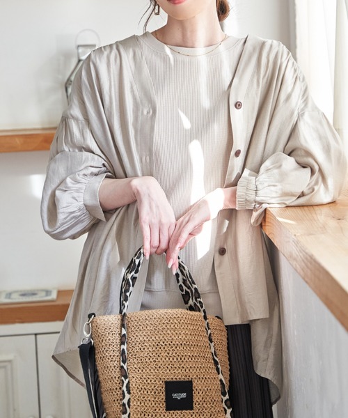 ikka(イッカ)の「V襟シャーディガン(シャツ/ブラウス・レディース・グレイッシュベージュ/ブラック・L/M)」の1枚目の写真