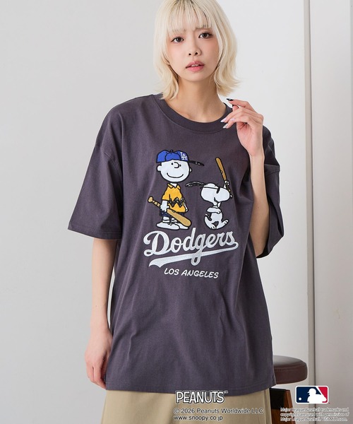 PEANUTS(ピーナッツ)の「【PEANUTS×MLB】【レジャー・フェスに】MLB×スヌーピー 刺繍Tシャツ 厚手コットン100% 透けない・丈夫 ストリートスタイル(Tシャツ/カットソー・メンズ・ブラック系その他3/ホワイト系その他2/ブラック系その他/ブルー系その他2/ベージュ系その他/ホワイト系その他/ホワイト系その他3/ホワイト系その他5/ブルー系その他4/ホワイト系その他4/ブラック系その他5/ベージュ系その他6/ブラック系その他6・X-LARGE/MEDIUM/LARGE)」の15枚目の写真