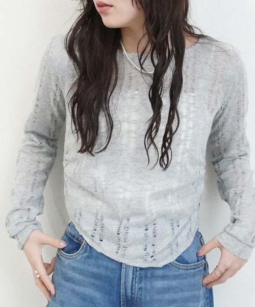 Emma(SELECT LEVERY)(エマ セレクトリベリー)の「ダメージシアーニットソー(Tシャツ/カットソー・レディース・オフホワイト/グレー/チャコール・FREE)」の2枚目の写真