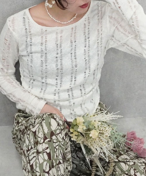 Emma(SELECT LEVERY)(エマ セレクトリベリー)の「ダメージシアーニットソー(Tシャツ/カットソー・レディース・オフホワイト/グレー/チャコール・FREE)」の9枚目の写真