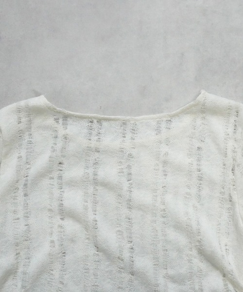 Emma(SELECT LEVERY)(エマ セレクトリベリー)の「ダメージシアーニットソー(Tシャツ/カットソー・レディース・オフホワイト/グレー/チャコール・FREE)」の4枚目の写真