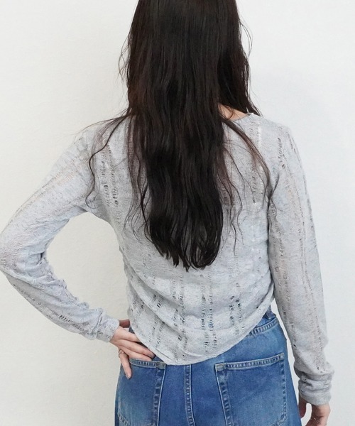 Emma(SELECT LEVERY)(エマ セレクトリベリー)の「ダメージシアーニットソー(Tシャツ/カットソー・レディース・オフホワイト/グレー/チャコール・FREE)」の17枚目の写真