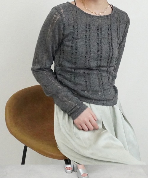 Emma(SELECT LEVERY)(エマ セレクトリベリー)の「ダメージシアーニットソー(Tシャツ/カットソー・レディース・オフホワイト/グレー/チャコール・FREE)」の20枚目の写真