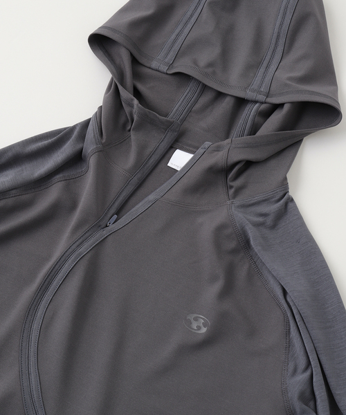 PULP/417EDIFICE(パルプフォーワンセブンエディフィス)の「SAN SAN GEAR / サンサンギア WAVE LONG SLEEVE(パーカー・メンズ・ブラック/チャコールグレー・1/2)」の4枚目の写真