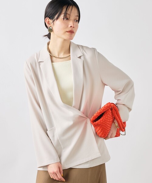 NOLLEY’S Sophi(ノーリーズソフィ)の「《セットアップ対応》ウォッシャブルエアリージョーゼットドレープライトジャケット(テーラードジャケット・レディース・ベージュ/ブラック・38/36/34)」の1枚目の写真