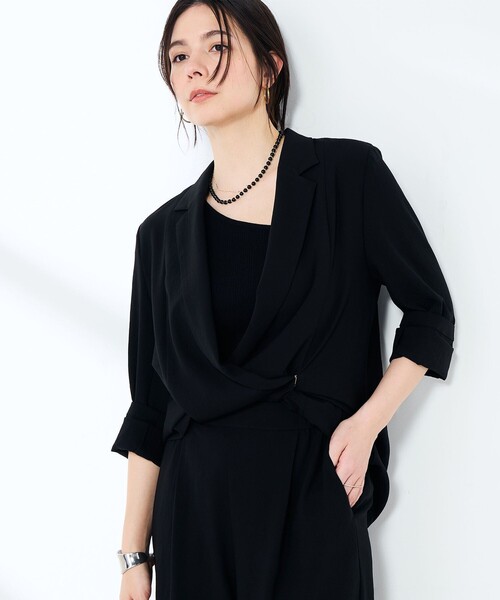 NOLLEY’S Sophi(ノーリーズソフィ)の「《セットアップ対応》ウォッシャブルエアリージョーゼットドレープライトジャケット(テーラードジャケット・レディース・ベージュ/ブラック・38/36/34)」の2枚目の写真