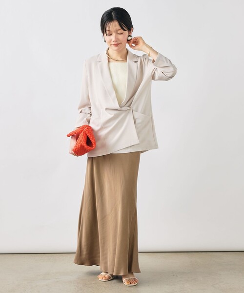 NOLLEY’S Sophi(ノーリーズソフィ)の「《セットアップ対応》ウォッシャブルエアリージョーゼットドレープライトジャケット(テーラードジャケット・レディース・ベージュ/ブラック・38/36/34)」の5枚目の写真