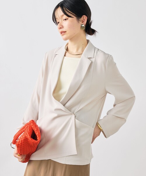 NOLLEY’S Sophi(ノーリーズソフィ)の「《セットアップ対応》ウォッシャブルエアリージョーゼットドレープライトジャケット(テーラードジャケット・レディース・ベージュ/ブラック・38/36/34)」の8枚目の写真