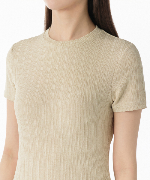 MUSINSA STANDARD WOMAN（ムシンサスタンダードウーマン）の「ウィメンズバーティカルテクスチャーサイドボタンロングTシャツ[ライトベージュ]（Tシャツ/カットソー・レディース・その他・X-SMALL/SMALL/MEDIUM/LARGE）」の3枚目の写真