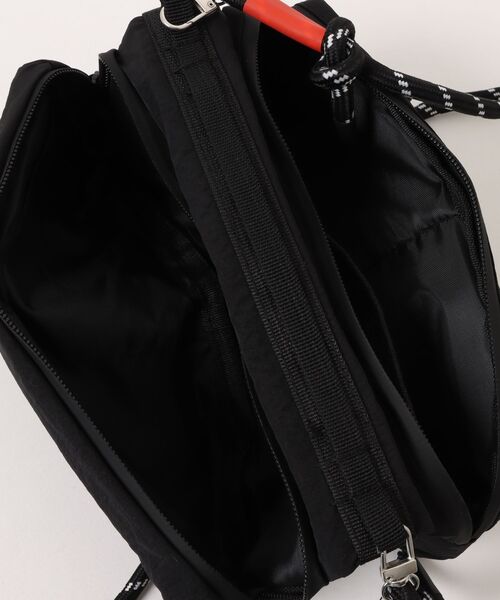 FreeZone(フリーゾーン)の「ロープショルダー付き撥水風ナイロンミニショルダーバッグ(ショルダーバッグ・メンズ・ブラック/カーキ・F)」の5枚目の写真