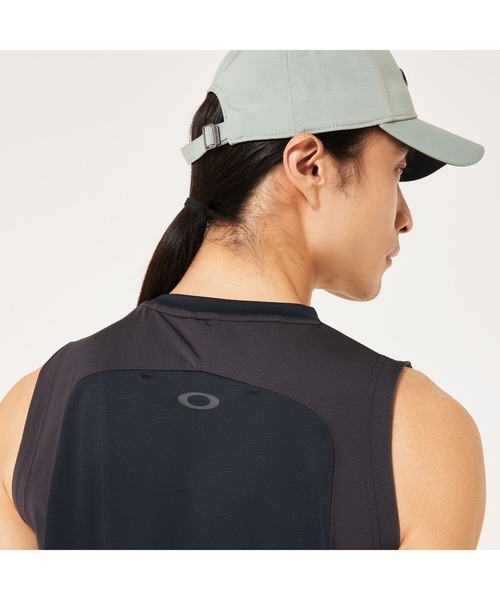 OAKLEY(オークリー)の「オークリー O-TECH COLD PERF SS CREW 3.0 タンクトップ/スポーツ・トレーニングコレクション/メンズ/OAKLEY(タンクトップ・メンズ・ブラック・M/L)」の6枚目の写真
