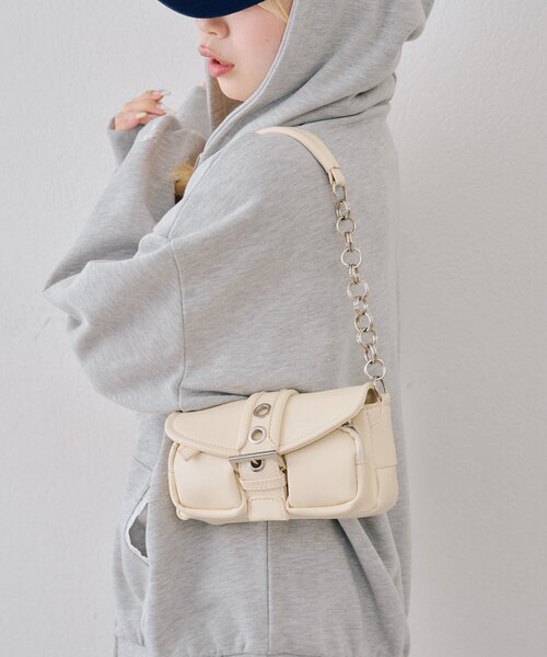 continuer de NICE CLAUP(コンティニューデナイスクラップ)の「【プチプラ高見え!】チェーンバッグ(ショルダーバッグ・レディース・オフホワイト/ブラック・FREE)」の2枚目の写真