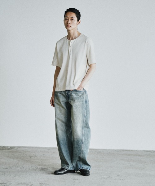 WYM LIDNM(ウィム バイ リドム)の「REFINED RIB STRETCH HENLEY TEE(Tシャツ/カットソー・メンズ・チャコール/オフホワイト/グレー/ブラック/ダークブラウン・XS/S/M/L/XL)」の9枚目の写真