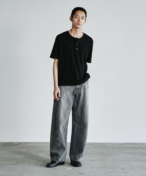 WYM LIDNM(ウィム バイ リドム)の「REFINED RIB STRETCH HENLEY TEE(Tシャツ/カットソー・メンズ・チャコール/オフホワイト/グレー/ブラック/ダークブラウン・XS/S/M/L/XL)」の13枚目の写真
