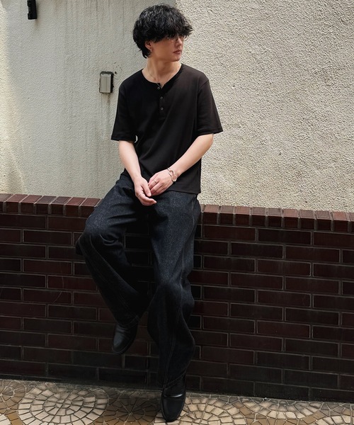 WYM LIDNM(ウィム バイ リドム)の「REFINED RIB STRETCH HENLEY TEE(Tシャツ/カットソー・メンズ・チャコール/オフホワイト/グレー/ブラック/ダークブラウン・XS/S/M/L/XL)」の6枚目の写真