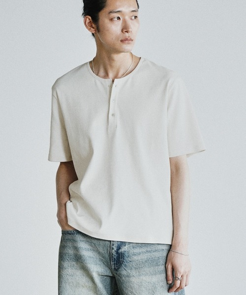 WYM LIDNM(ウィム バイ リドム)の「REFINED RIB STRETCH HENLEY TEE(Tシャツ/カットソー・メンズ・チャコール/オフホワイト/グレー/ブラック/ダークブラウン・XS/S/M/L/XL)」の6枚目の写真