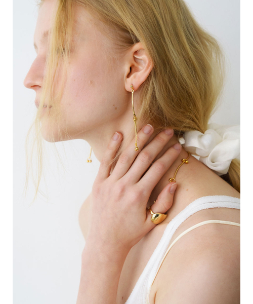 LOVE ME MONSTER（ラブミーモンスター）の「Two Ball Link Chain Earrings (L261MER100)（ピアス（両耳用）・レディース・ゴールド/シルバー・FREE）」の6枚目の写真
