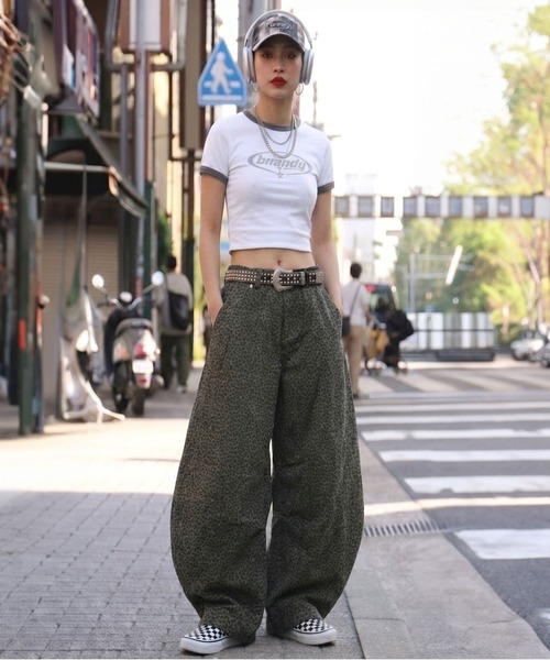 SPINNS(スピンズ)の「ヒョウ柄バルーンパンツ/レオパード柄/カーブシルエット/ユニセックス(その他パンツ・メンズ・ベージュ/チャコール・M/L)」の6枚目の写真