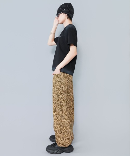 SPINNS(スピンズ)の「ヒョウ柄バルーンパンツ/レオパード柄/カーブシルエット/ユニセックス(その他パンツ・メンズ・ベージュ/チャコール・M/L)」の9枚目の写真