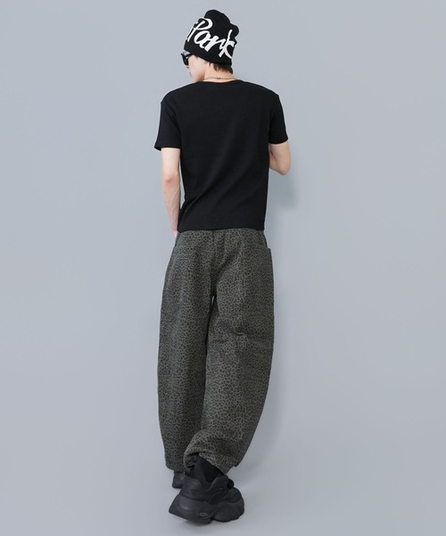 SPINNS(スピンズ)の「ヒョウ柄バルーンパンツ/レオパード柄/カーブシルエット/ユニセックス(その他パンツ・メンズ・ベージュ/チャコール・M/L)」の22枚目の写真