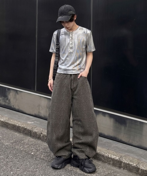 SPINNS(スピンズ)の「ヒョウ柄バルーンパンツ/レオパード柄/カーブシルエット/ユニセックス(その他パンツ・メンズ・ベージュ/チャコール・M/L)」の5枚目の写真