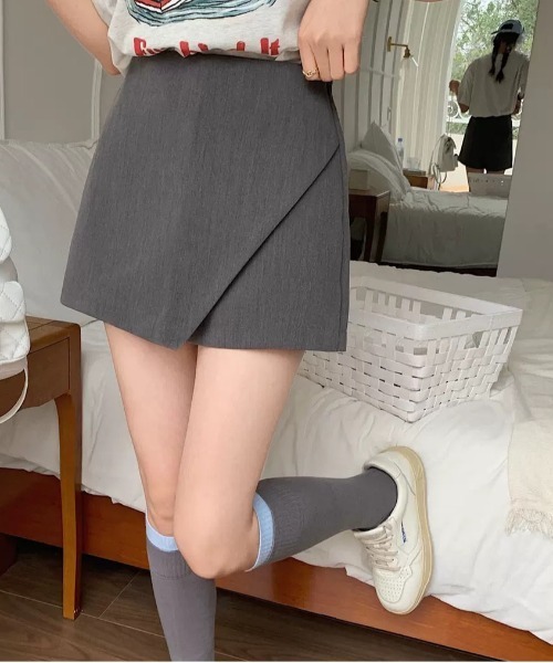 ＆soiree（アンドソワレ）の「ラップスカート風ショートパンツ（その他パンツ・レディース・ブラック/グレー・SMALL/MEDIUM/LARGE/X-LARGE）」の2枚目の写真