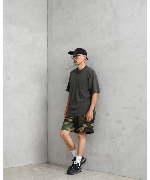 MILITARY(ミリタリー)の「実物 新品 デッドストック 米軍 リメイク WOODLAND CAMO リップストップ カーゴショーツ(カーゴパンツ・メンズ・グリーン系カモフラージュ・XL-Regular)」の2枚目の写真