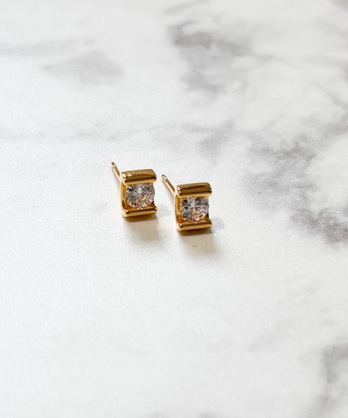 yu-ka（ユーカ）の「YU-KA:キュービックストーン スクエアフレームピアス Cubic Stone Square Frame Earrings（ピアス（両耳用）・レディース・ゴールド・FREE）」の2枚目の写真
