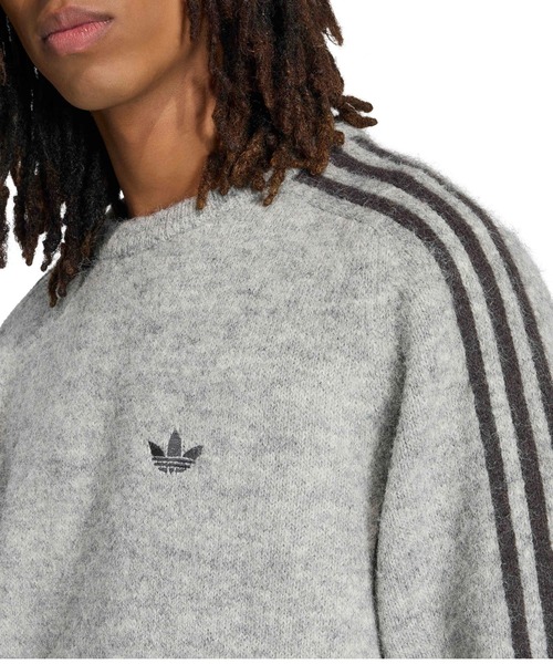 adidas（アディダス）の「adidas 3 STRIPES FLUFFY KNIT CREW / アディダス 3 ストライプス フラッフィー ニット クルー（ニット/セーター・メンズ・ヘザーグレー・S/M/L/XL/XXL）」の2枚目の写真