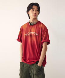 STUDIO TOMBOY（スタジオトムボーイ）の「[MEN] スプレーワッシングロゴTシャツ_レッド 9156222214（Tシャツ/カットソー）」