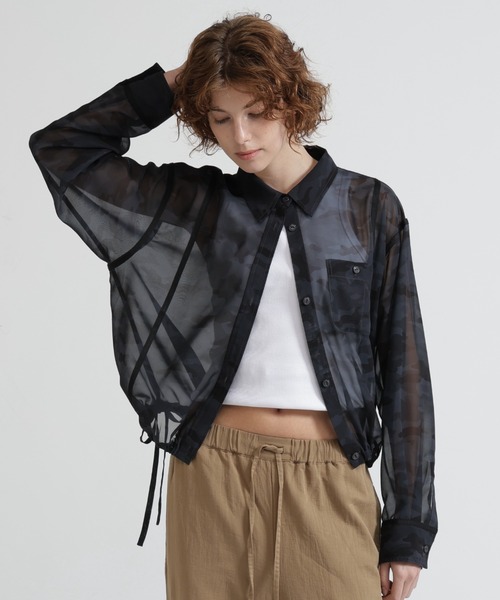 AVIREX（アヴィレックス）の「《直営店限定》CAMO PRINT SHEER SHIRT（シャツ/ブラウス・レディース・オリーブ/ブラック・F）」の2枚目の写真