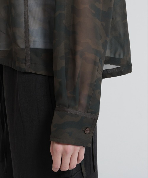 AVIREX（アヴィレックス）の「《直営店限定》CAMO PRINT SHEER SHIRT（シャツ/ブラウス・レディース・オリーブ/ブラック・F）」の15枚目の写真