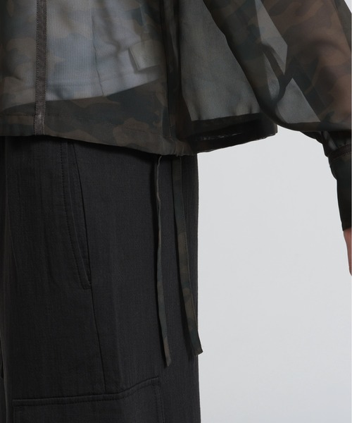 AVIREX（アヴィレックス）の「《直営店限定》CAMO PRINT SHEER SHIRT（シャツ/ブラウス・レディース・オリーブ/ブラック・F）」の9枚目の写真