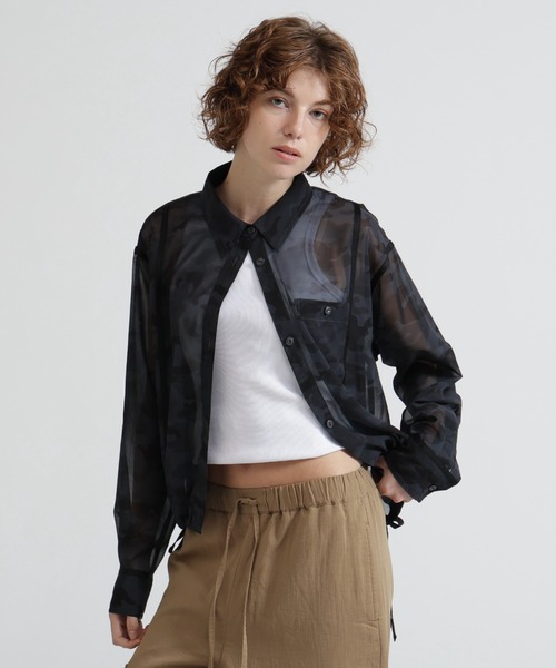 AVIREX（アヴィレックス）の「《直営店限定》CAMO PRINT SHEER SHIRT（シャツ/ブラウス・レディース・オリーブ/ブラック・F）」の4枚目の写真