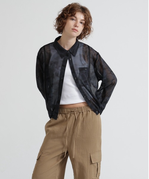AVIREX（アヴィレックス）の「《直営店限定》CAMO PRINT SHEER SHIRT（シャツ/ブラウス・レディース・オリーブ/ブラック・F）」の5枚目の写真
