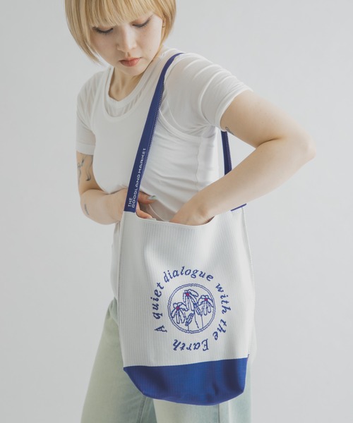 THE GOODLAND MARKET(ザグッドランドマーケット)の「『別注』KNT365×TGM FOURTY TheEarth(トートバッグ・レディース・ブルー/レッド・ONE)」の4枚目の写真