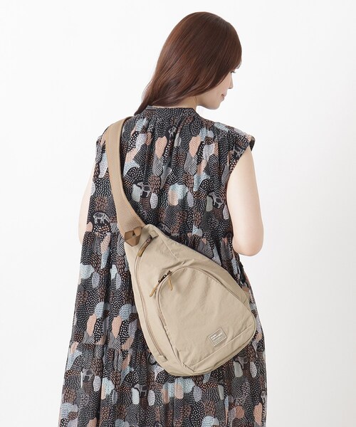 one'sterrace（ワンズテラス）の「anello ムレしらずクロスボディ（ショルダーバッグ・レディース・ブラック系8/ベージュ系8/グレー系4・99）」の22枚目の写真